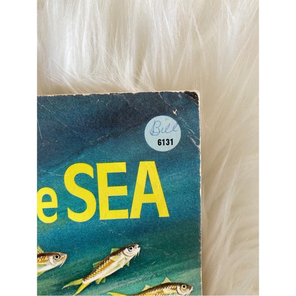 Vintage The Golden Stamp Book of Animals of the Sea 1974 Collectible Stamp Book - Picture 8 of 8